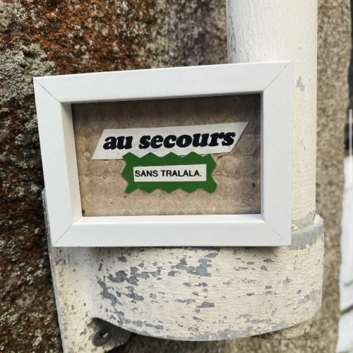 Au secours sans tralala